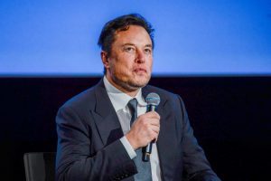 Musk: 'Người cấy chip não có thể điều khiển smartphone tuần này'