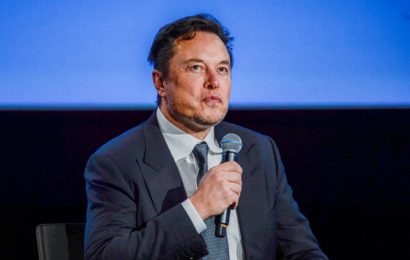 Musk: ‘Người cấy chip não có thể điều khiển smartphone tuần này’